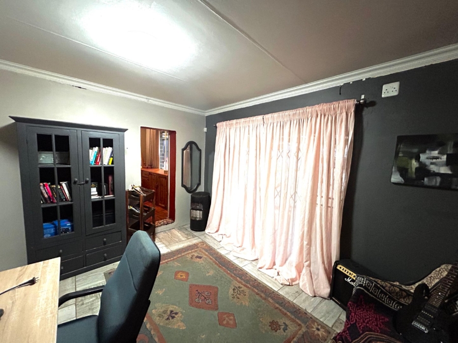 5 Bedroom Property for Sale in Dan Pienaar Free State